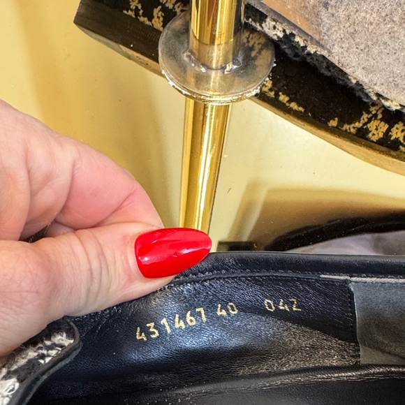 Gucci Jordaan Tweed Loafer with signature Gold Horsebit Accent. 👩‍🍳 💋 - Picture 10 of 10